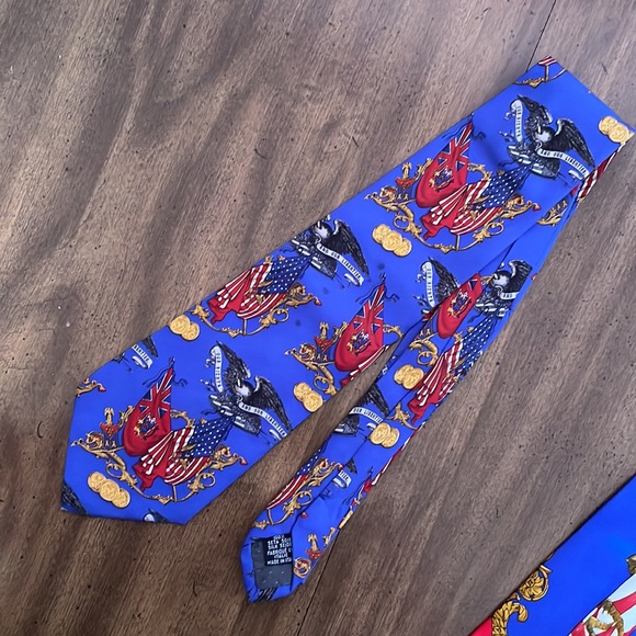 TWO Gianfranco Ferre ties - Patriotic prints - Picture 3 of 6